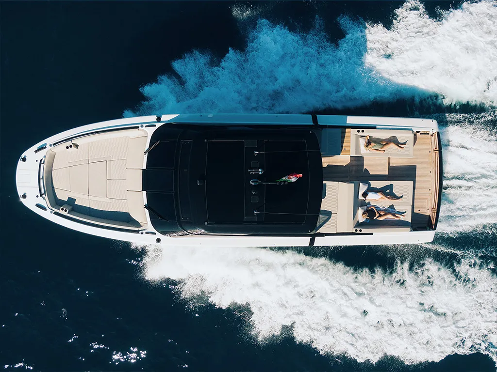 At 35 knots, every moment is a race towards infinity.
