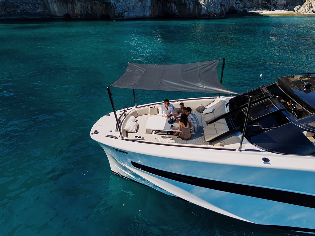 From bow to stern safely, via an easy central passage.